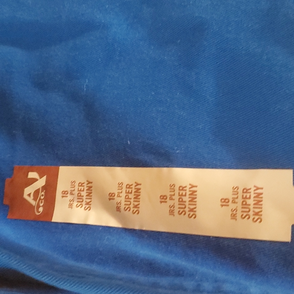 Jeans - Picture 2 of 4